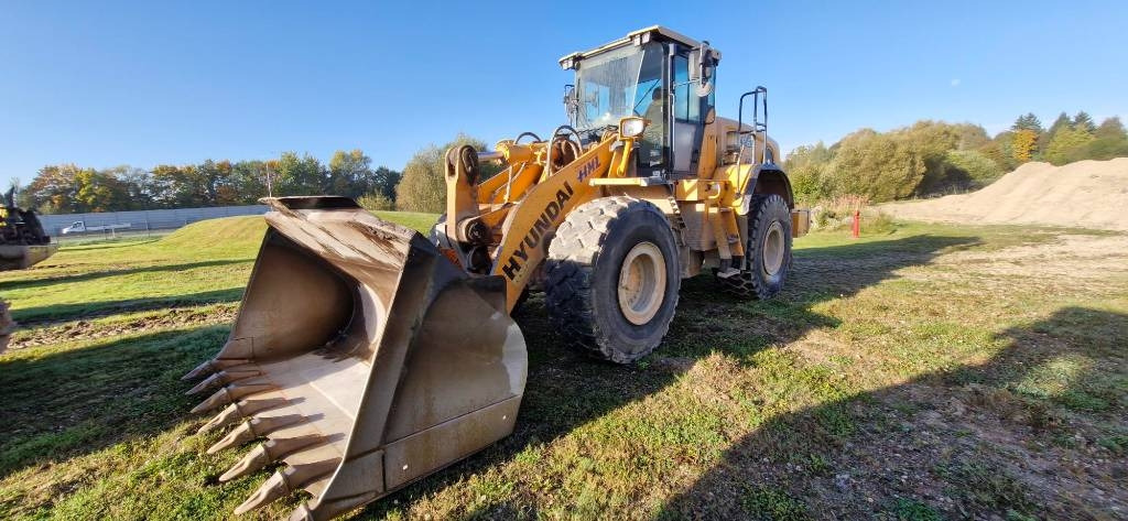 Wheel loader Hyundai HL 965