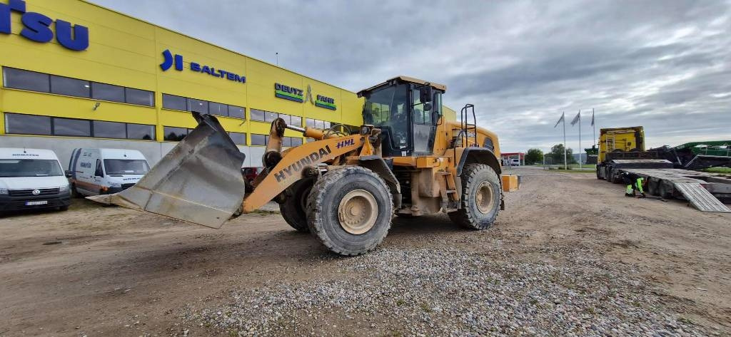 Wheel loader Hyundai HL 965