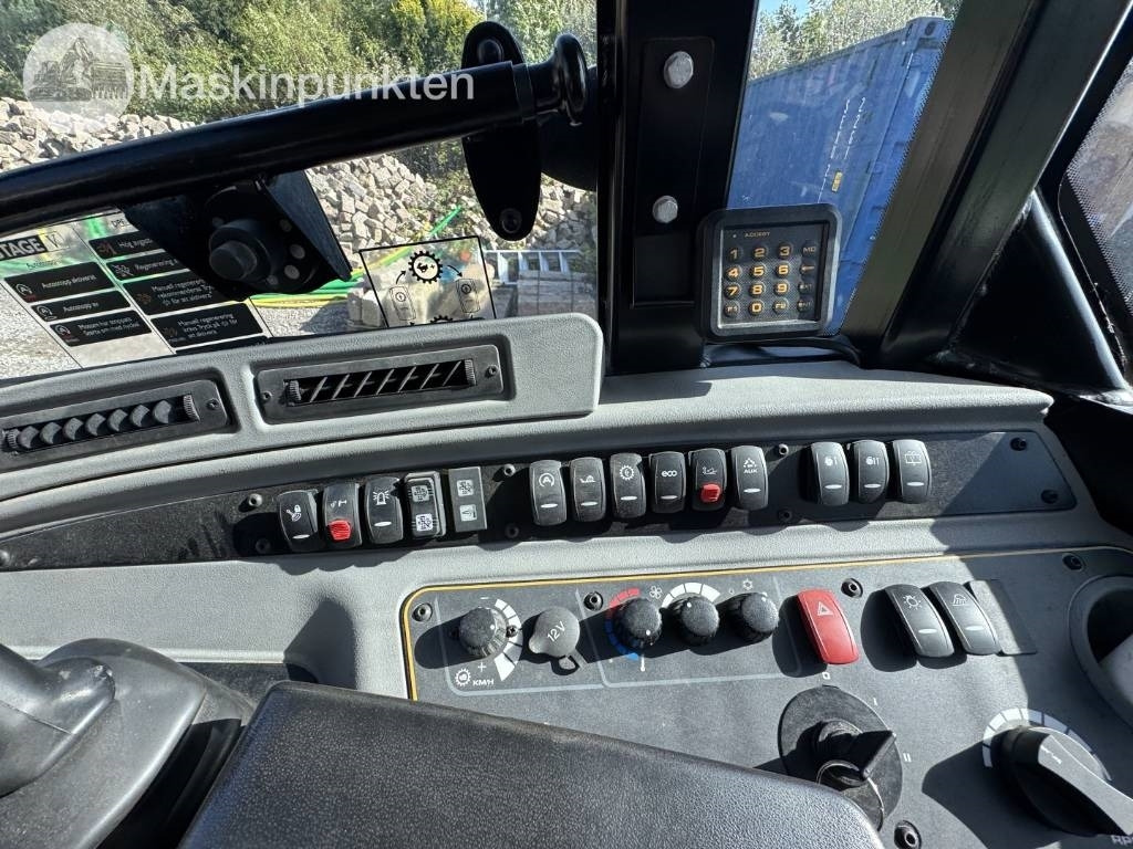 Wheel loader JCB 409