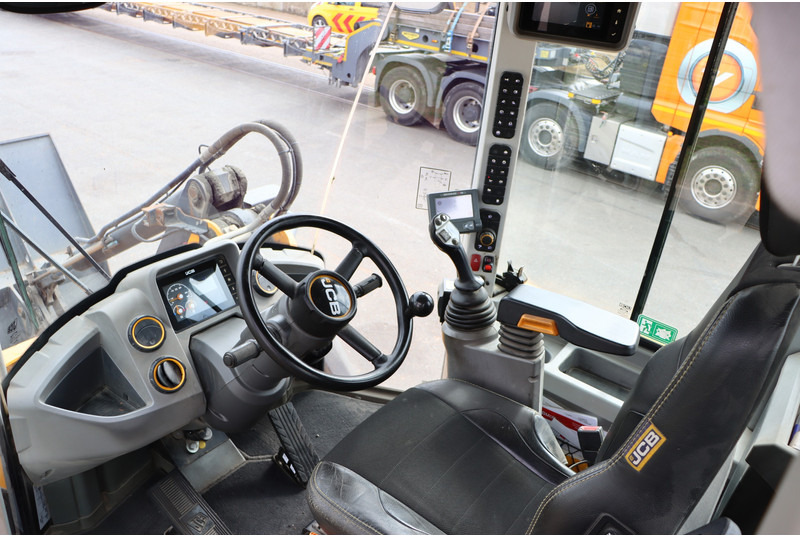 Wheel loader JCB 427 HT T4F