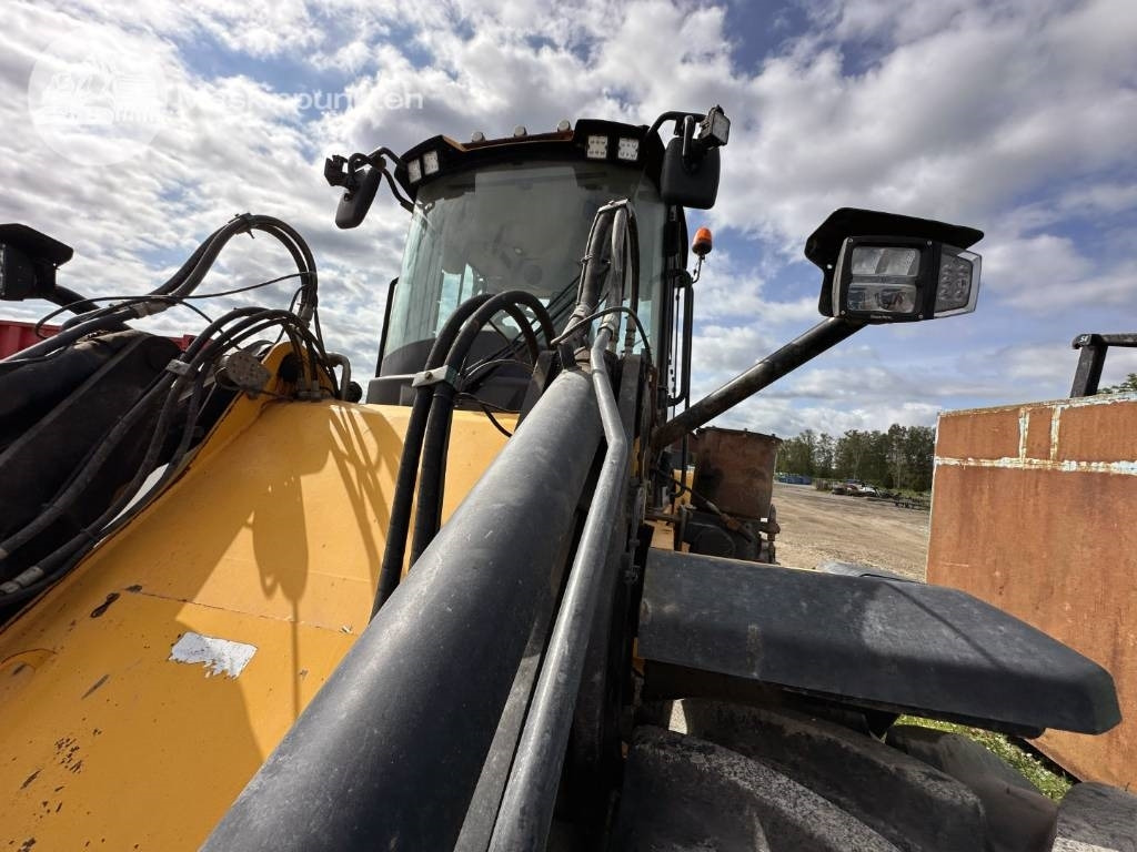 Wheel loader JCB 435