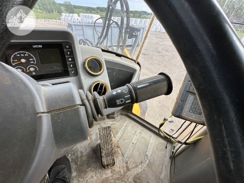 Wheel loader JCB 435