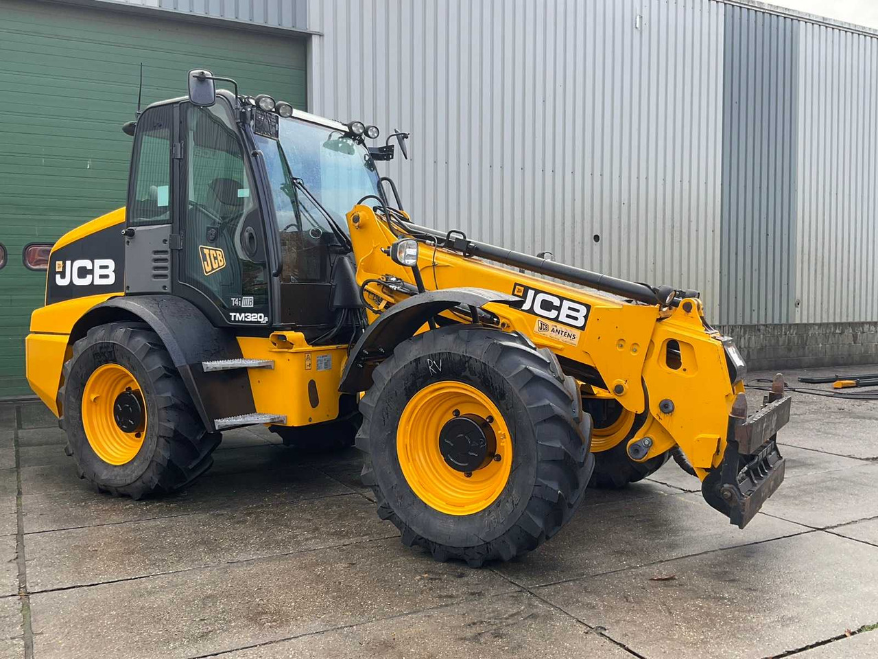 Wheel loader JCB TM320s
