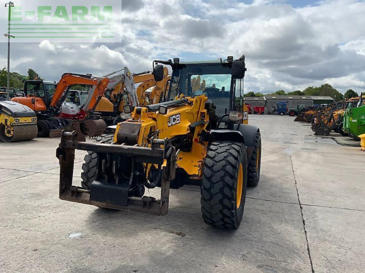 Wheel loader JCB tm320s pivot steer telehandler (st23560)