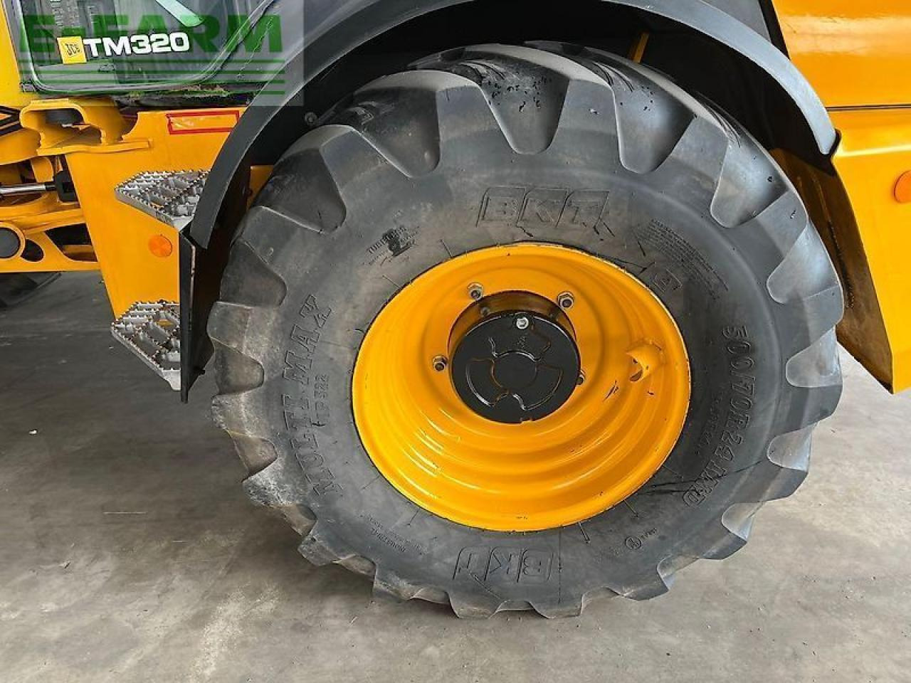 Wheel loader JCB tm 320 agri