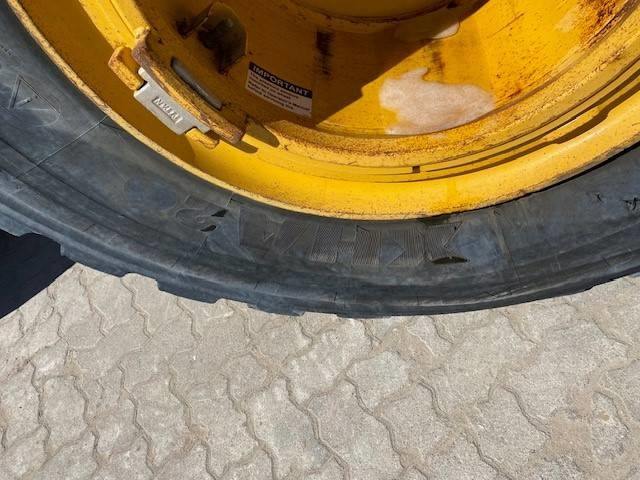 Wheel loader John Deere 744 P MIETE / RENTAL (12002125)