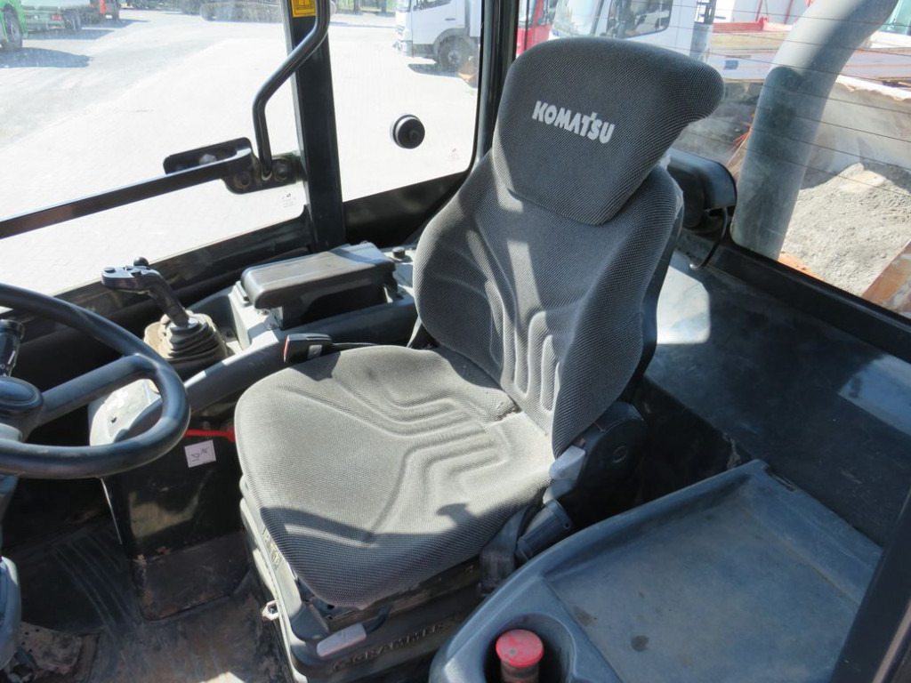 Wheel loader KOMATSU HANOMAG Radlader WA 80 - 6 Radlader