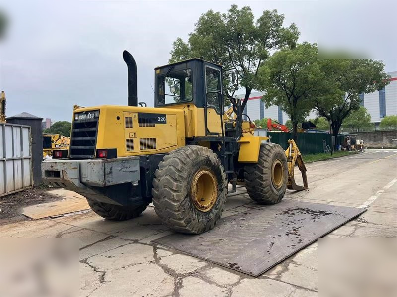 Wheel loader KOMATSU WA320-3