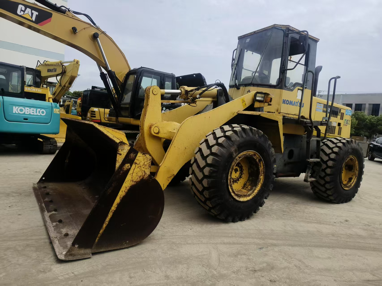 Wheel loader KOMATSU WA320-3