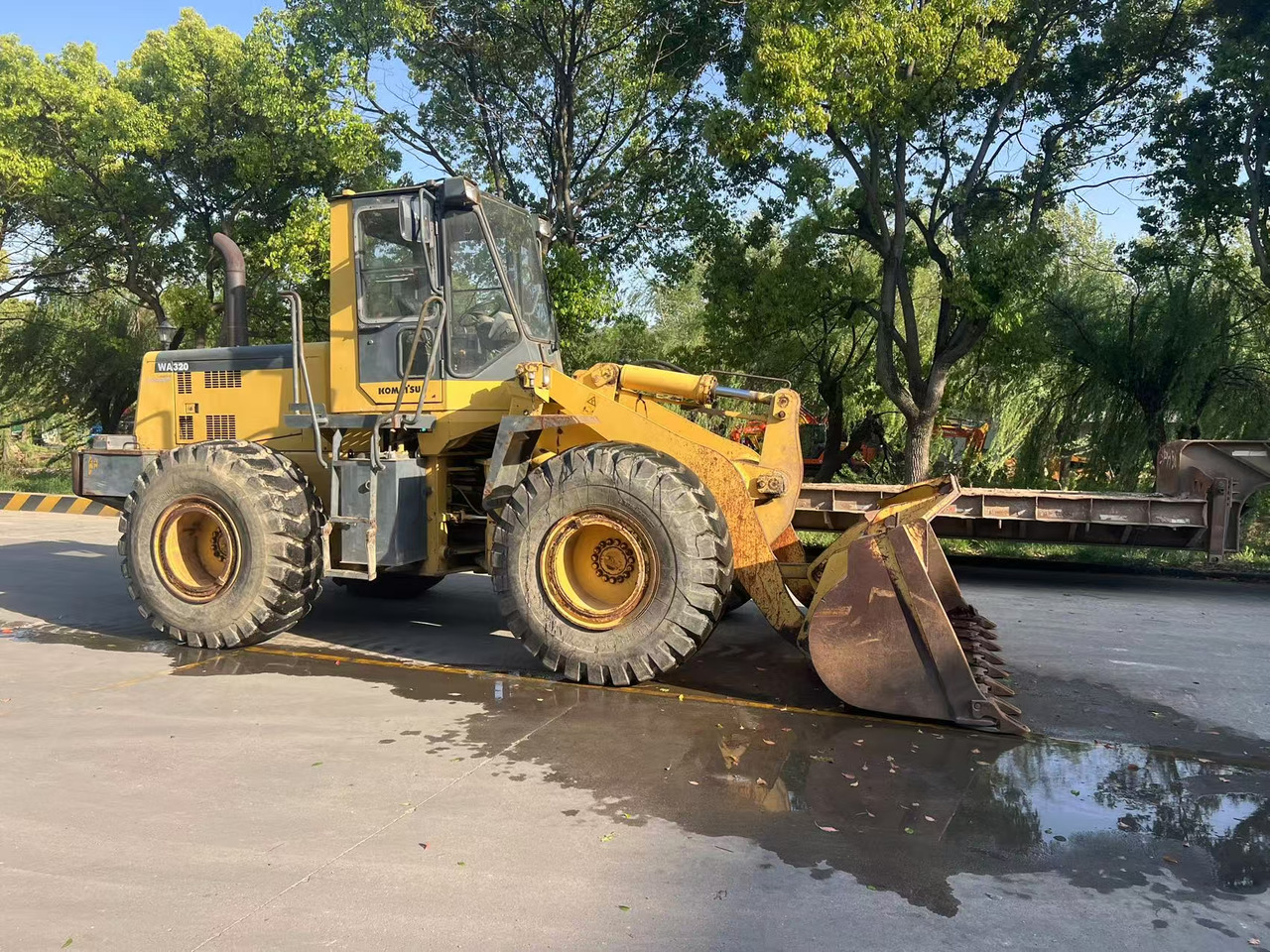 Wheel loader KOMATSU WA320-3