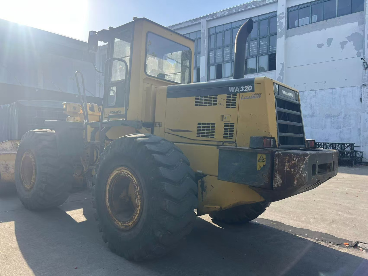 Wheel loader KOMATSU WA320-3