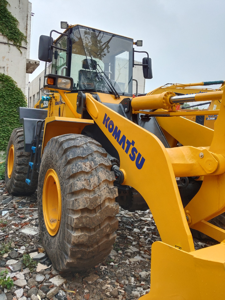 Wheel loader KOMATSU WA320-5