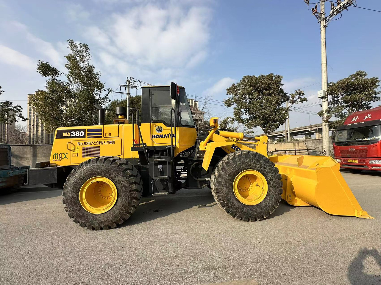 Wheel loader KOMATSU WA380-3