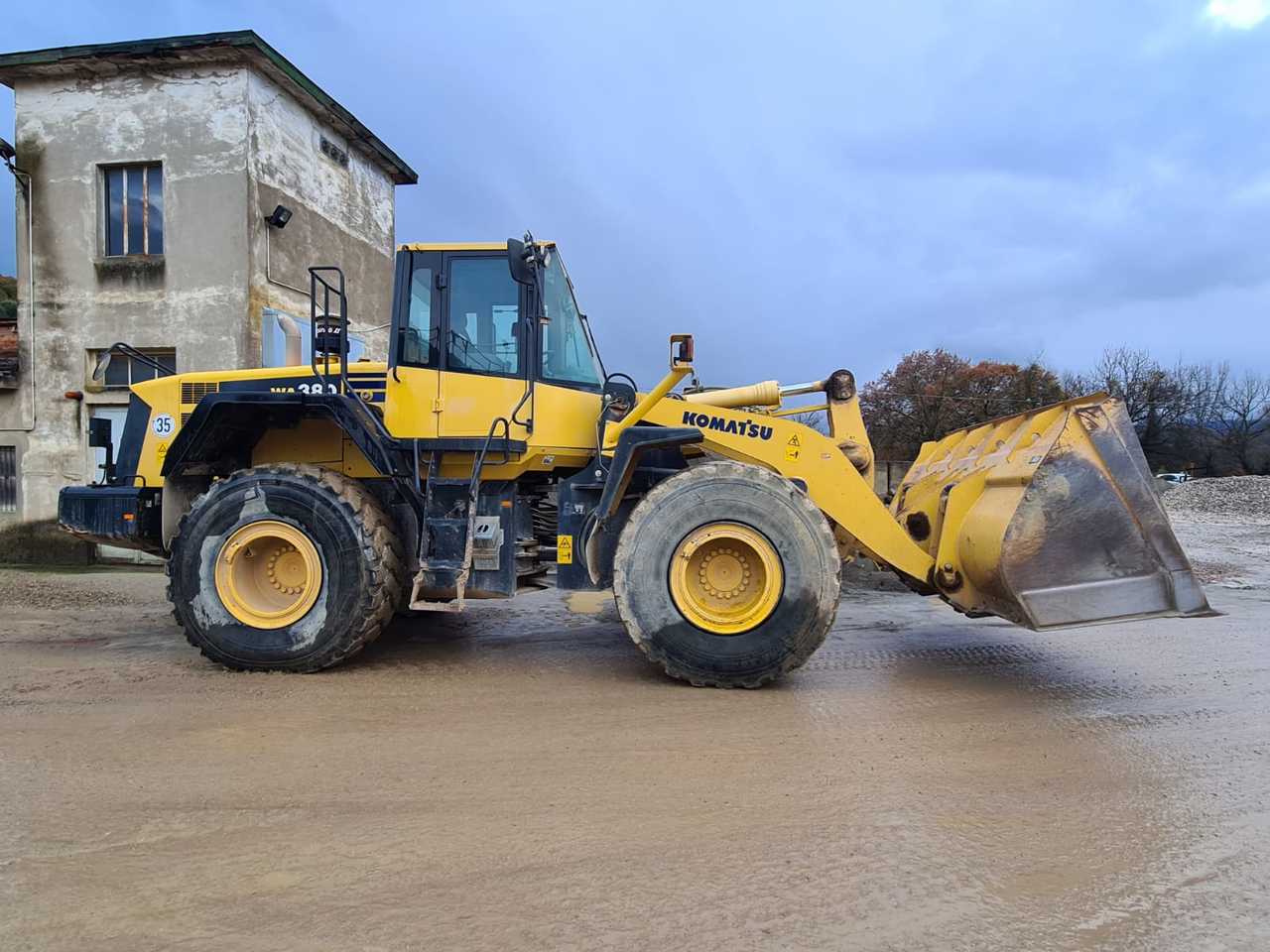 Wheel loader KOMATSU WA380.6
