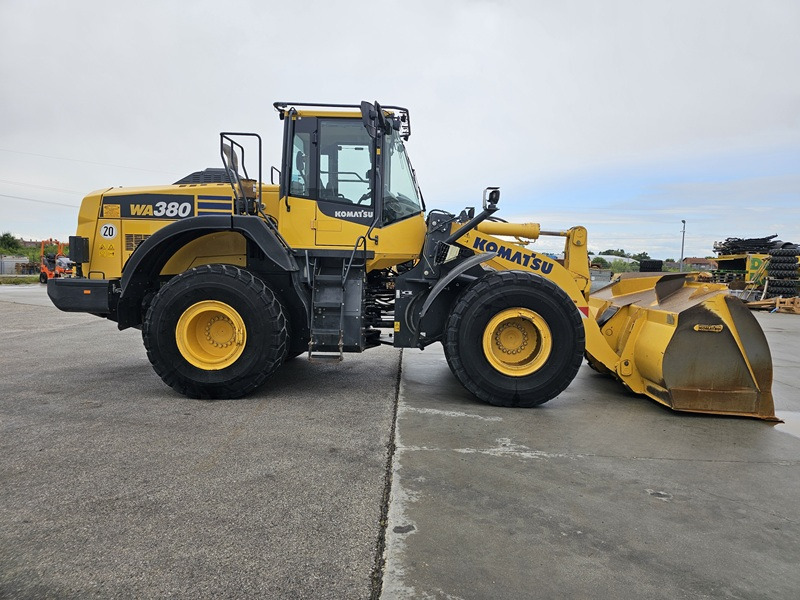 Wheel loader KOMATSU WA380-8
