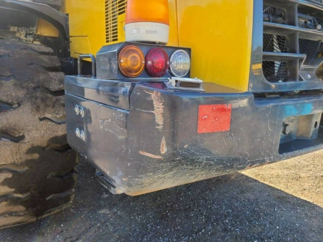 Wheel loader KOMATSU WA380-8