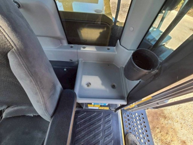 Wheel loader KOMATSU WA380-8