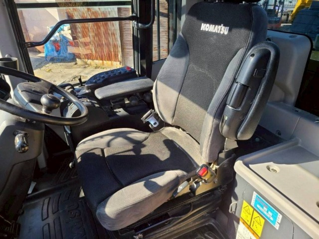 Wheel loader KOMATSU WA380-8