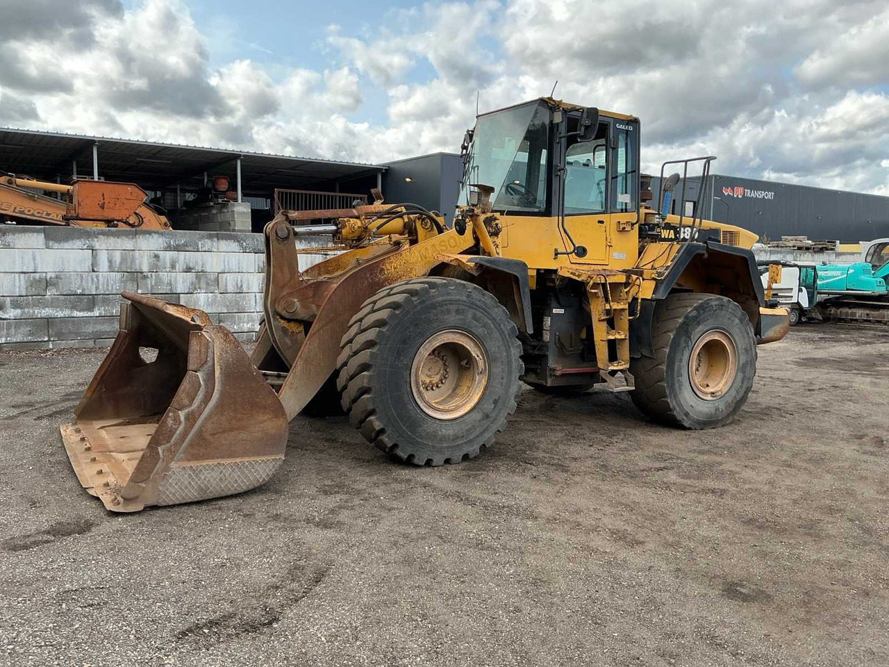 Wheel loader KOMATSU WA380 SHOVEL