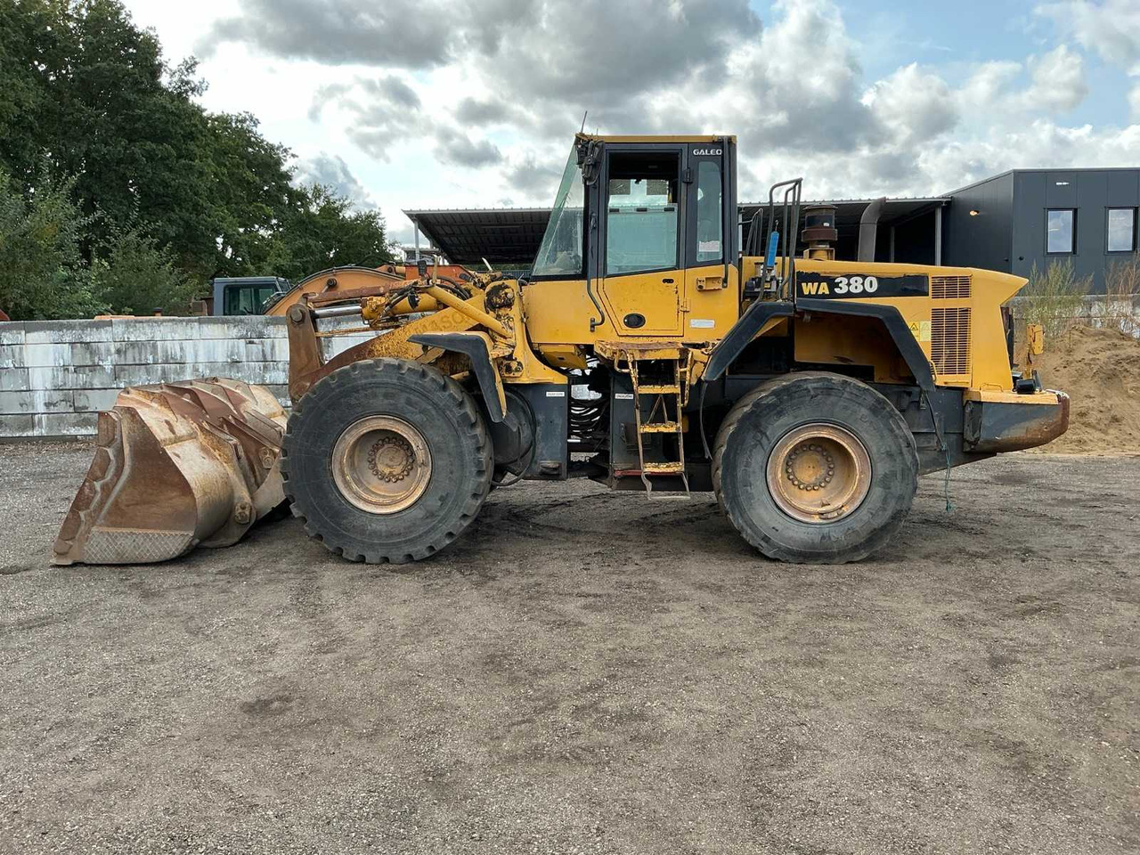 Wheel loader KOMATSU WA380 SHOVEL