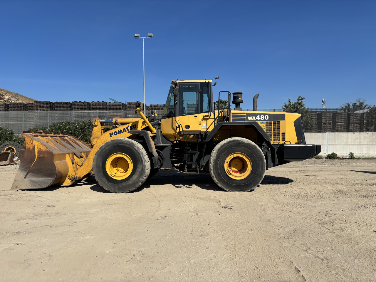 Wheel loader KOMATSU WA480-6