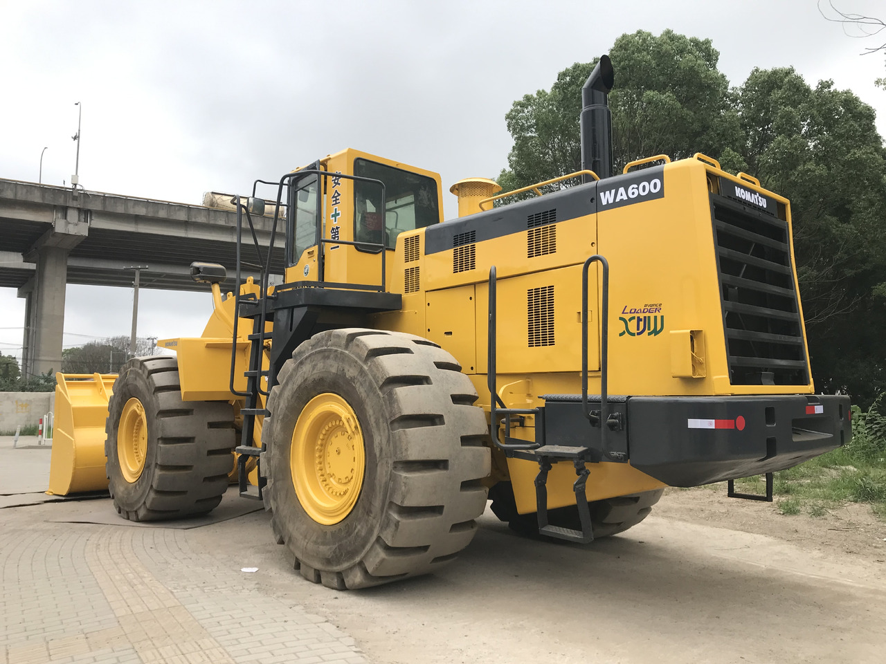 Wheel loader KOMATSU WA600-3