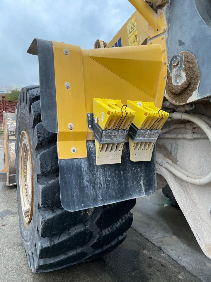Wheel loader KOMATSU WA600-6