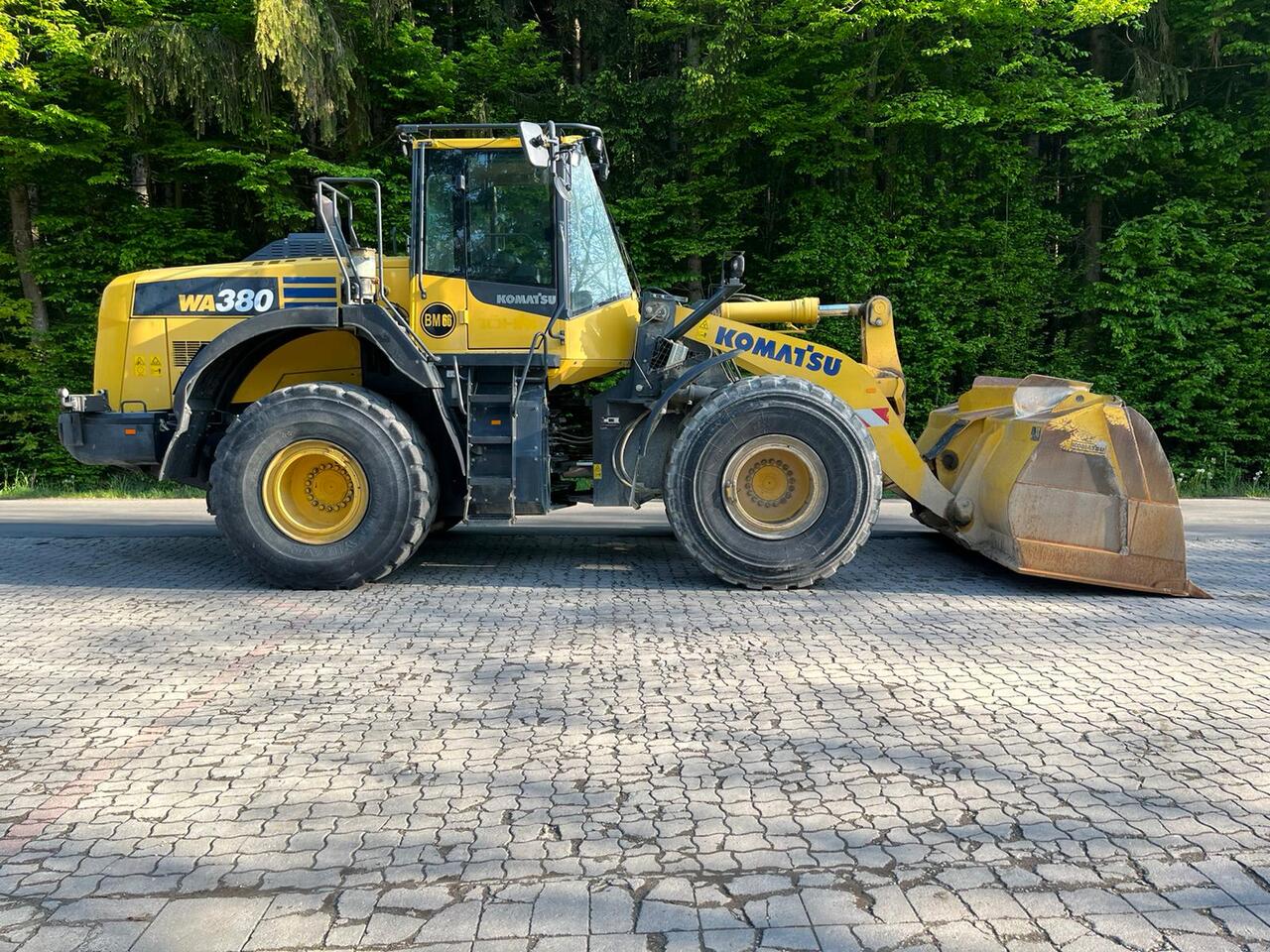 Wheel loader KOMATSU WA 380-8