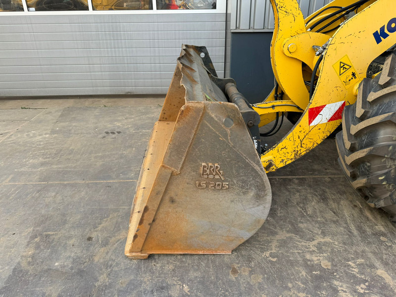 Wheel loader Komatsu WA100M-8EO - New Tires