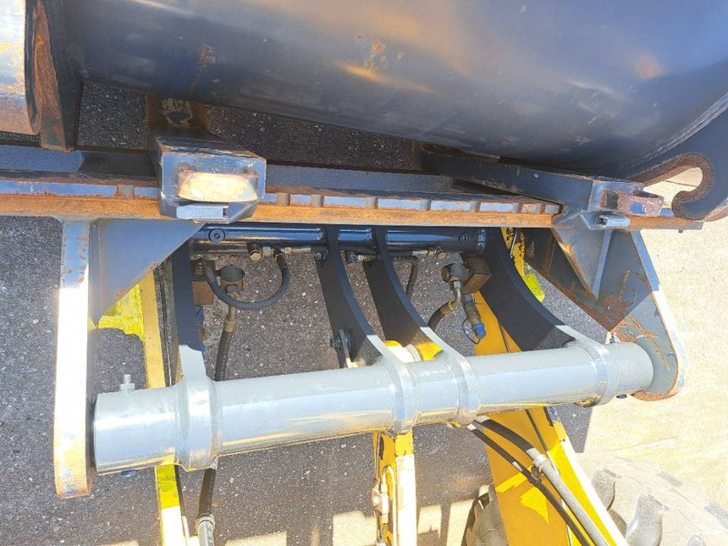 Wheel loader Komatsu WA100-8E0