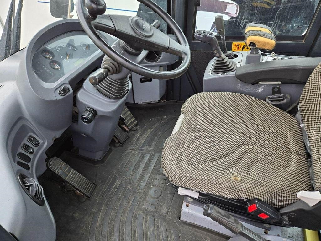 Wheel loader Komatsu WA200PZ-6