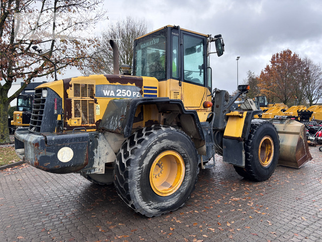 Wheel loader Komatsu WA250
