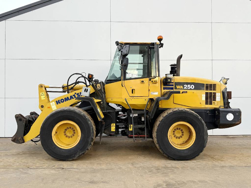 Wheel loader Komatsu WA250-5 - Dutch Machine / 3rd Function