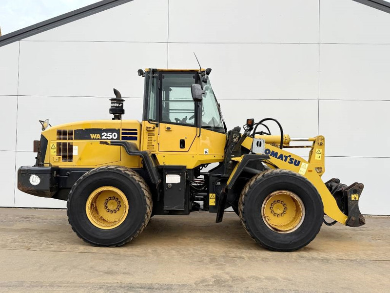 Wheel loader Komatsu WA250-5 - Dutch Machine / 3rd Function