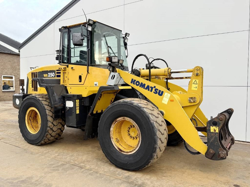 Wheel loader Komatsu WA250-5 - Dutch Machine / 3rd Function
