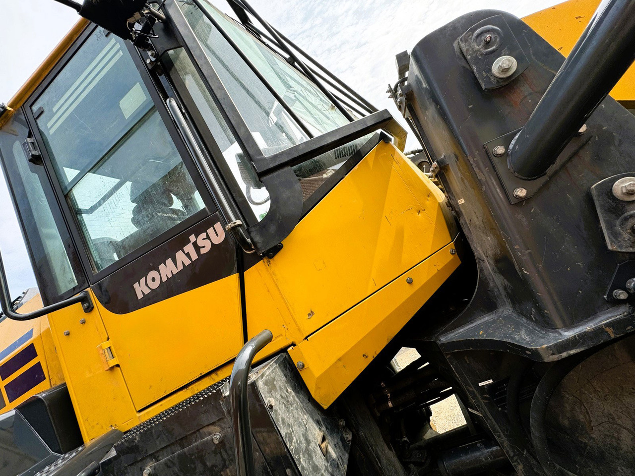 Wheel loader Komatsu WA320-8