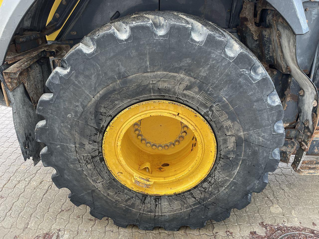 Wheel loader Komatsu WA475-10EO