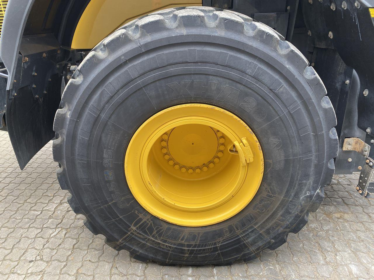 Wheel loader Komatsu WA480-8