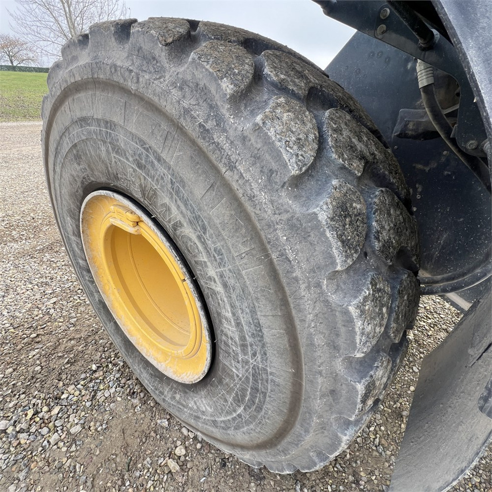 Wheel loader Komatsu WA480-8