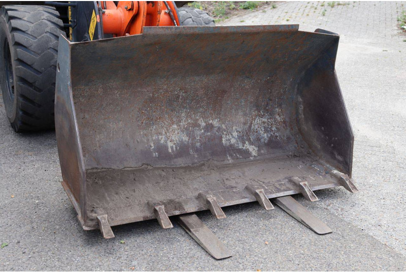 Wheel loader Komatsu WA70-7