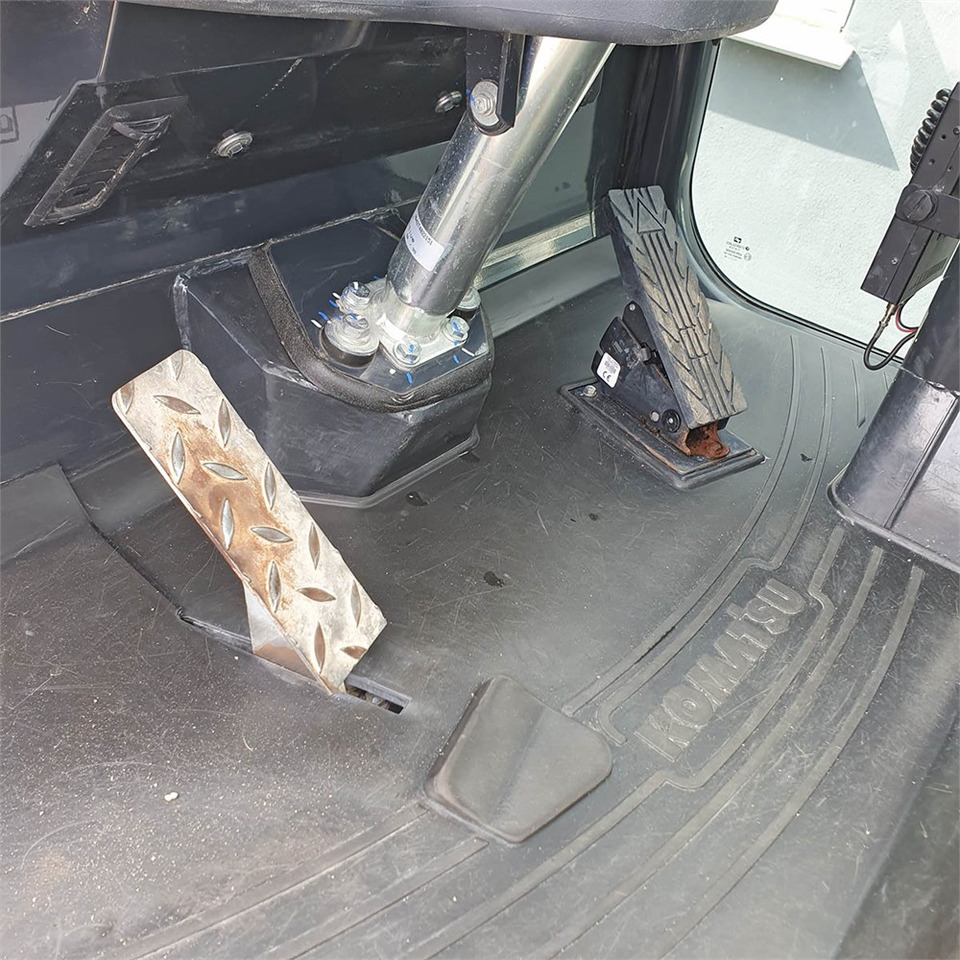 Wheel loader Komatsu WA70 M-8 EO