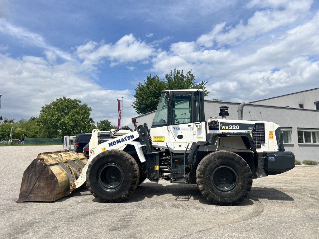 Wheel loader Komatsu WA 320-6 (111584)