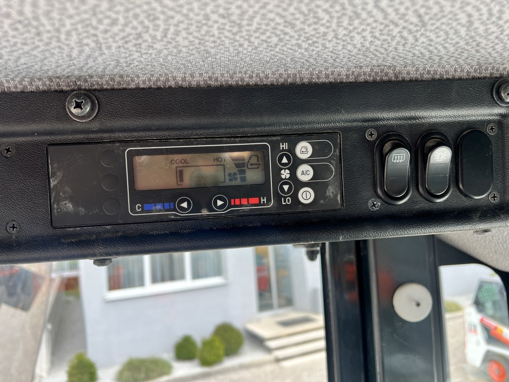 Wheel loader Komatsu WA 320-6 (111584)