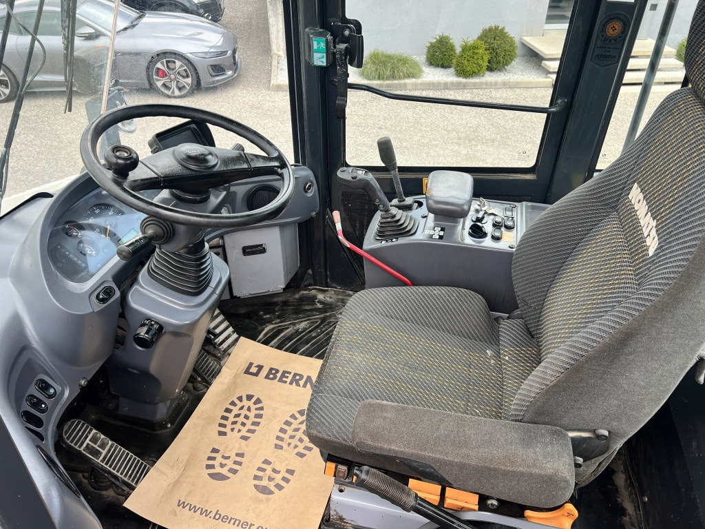 Wheel loader Komatsu WA 320-6 (111584)