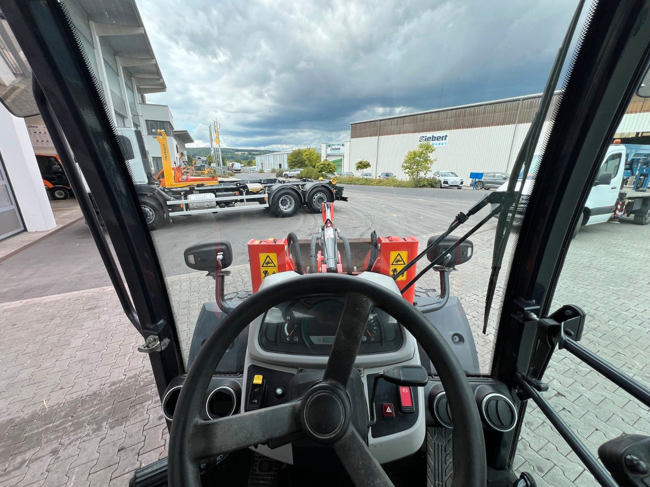 Wheel loader Kubota R070 / Gabel & Schaufel / nur 1.869h!