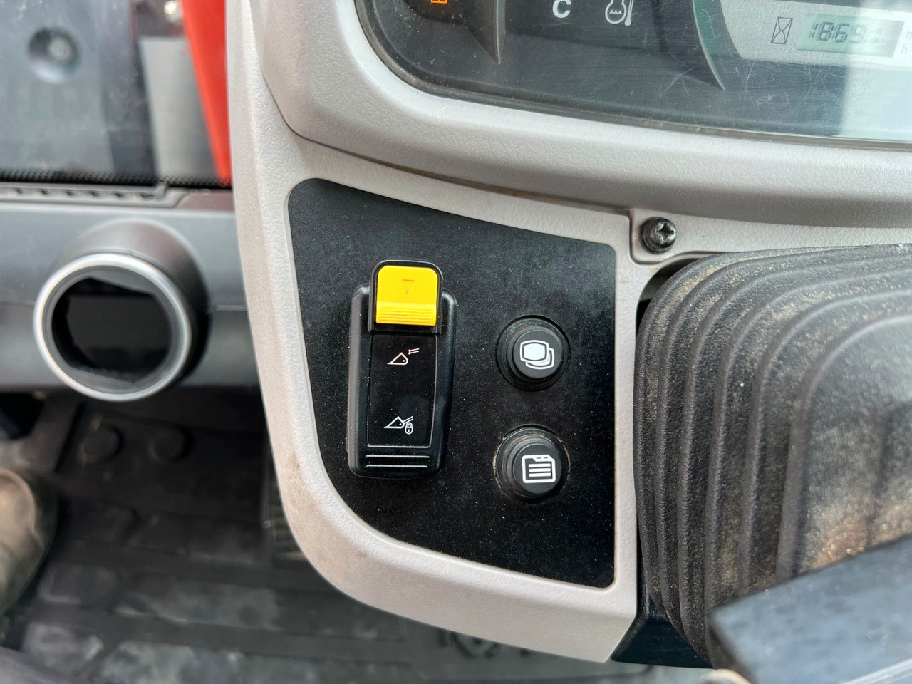 Wheel loader Kubota R070 / Gabel & Schaufel / nur 1.869h!