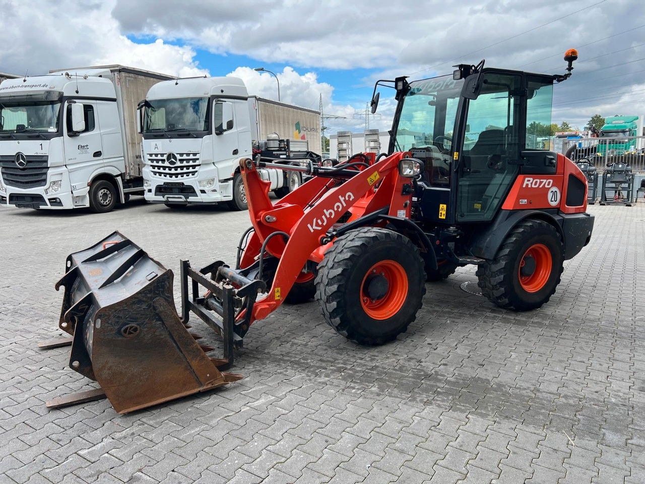 Wheel loader Kubota R070 / Gabel & Schaufel / nur 1.869h!