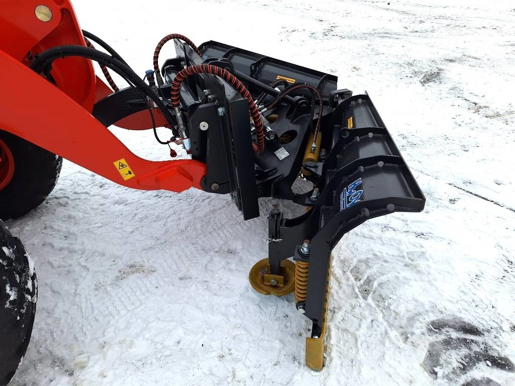 Wheel loader Kubota R090 TALVIPAKETILLA