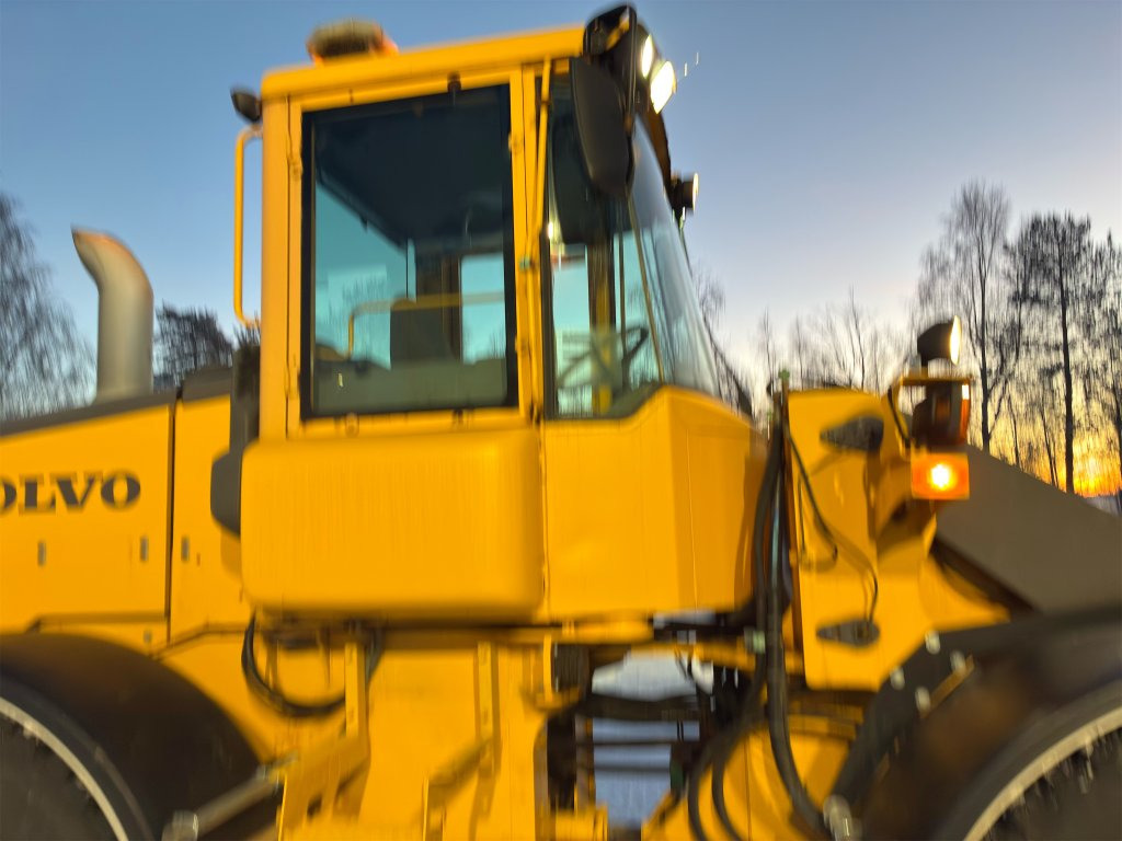 Wheel loader L70E