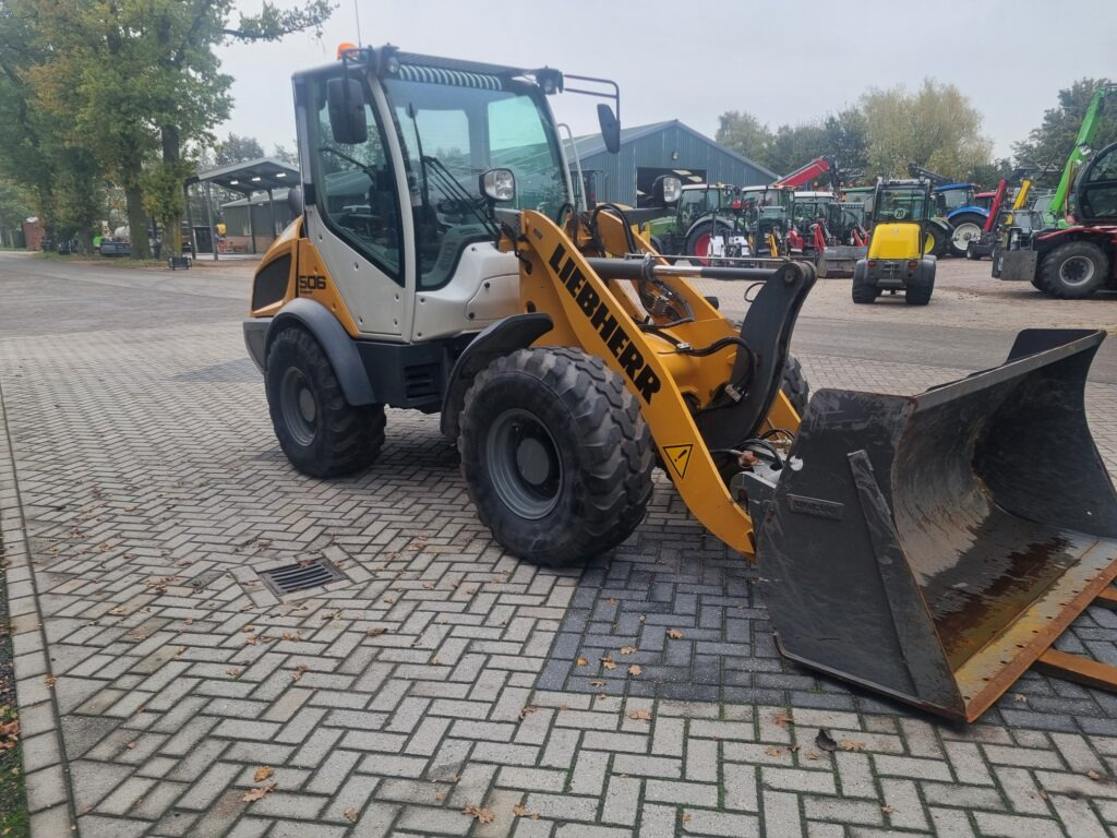 Wheel loader LIEBHERR L506C